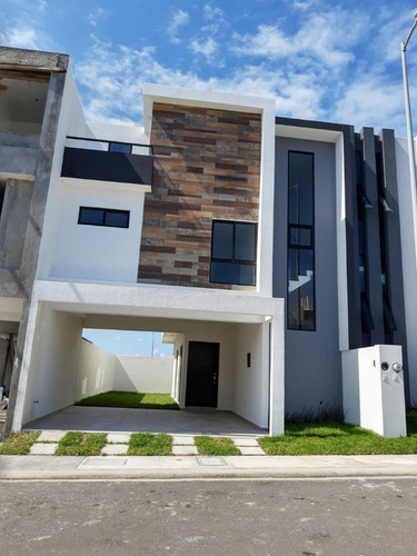 Imagen 1 de 20 de Lomas De La Rioja, Casa En Venta Con Roof Garden Y Vista A La Laguna