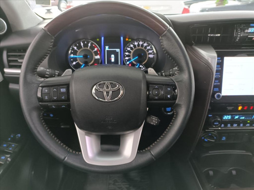 Imagem 9 de 10 de Hilux Sw4 2.8 Srx Diamond 4x4 7 Lugares 16v Turbo Intercool