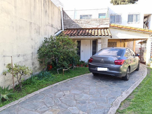Imagen 1 de 11 de Casa 3 Ambientes Con Cochera Y Patio Con Parrilla