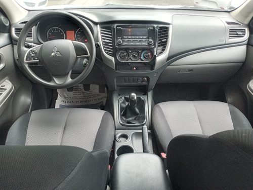 Imagen 9 de 12 de Mitsubishi L200 2018 2.4 Cabina Doble 4x2 Mt