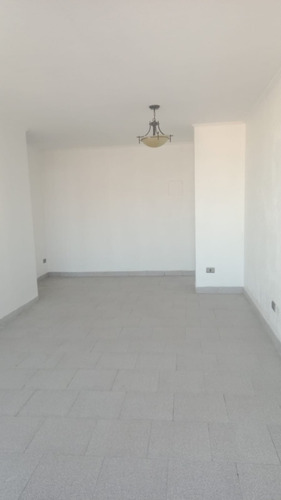 Departamento Remodelado Con Hermosas Áreas Verdes