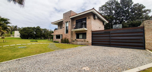 Imagen 2 de 30 de Casa 3 Dormitorios Y Escritorio, Jardín Y Piscina, Seguridad 24 Hs