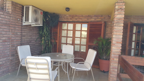 Casa Para 12 - Pileta Cerrada - Quincho - Centrica - Cochera 4 Autos - 5 Dormitorios - Equipamiento Full
