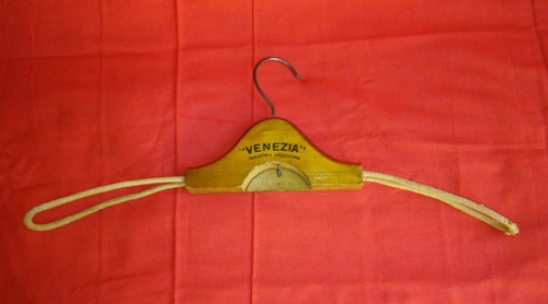Juego De Perchas Antiguas De Madera (Usado)