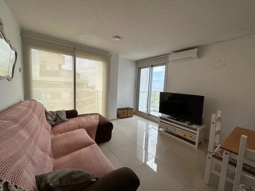 Disponible En Alquiler, Piso Alto, Linda Vista A La Playa Mansa