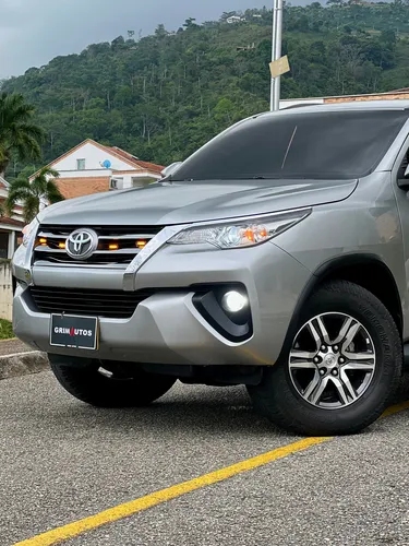 Toyota Fortuner SW4 XROAD 4x4 2.8l