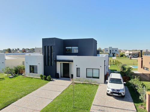 Imagen 2 de 30 de Casa En Venta Haras Santa María Escobar.