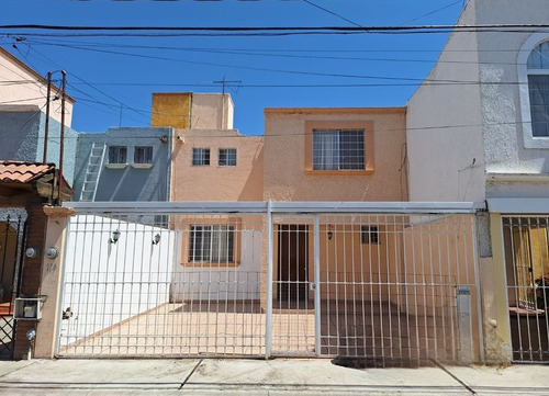 Casa En Remate Con Excelente Plusvalía Muy Cerca Del Centro De Querétaro Yqh