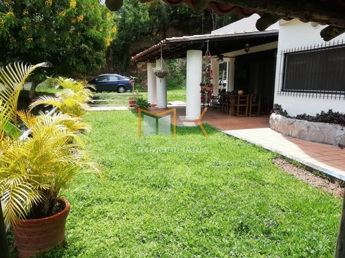 Imagen 19 de 21 de Mk Inmobiliaria, Vende Bella Y Cómoda Casa De 1389,88 Mts² De Terreno Y 403,81 Mts² De Construcción, Ubicada En La Urbanización Karimao Country / 04128517764