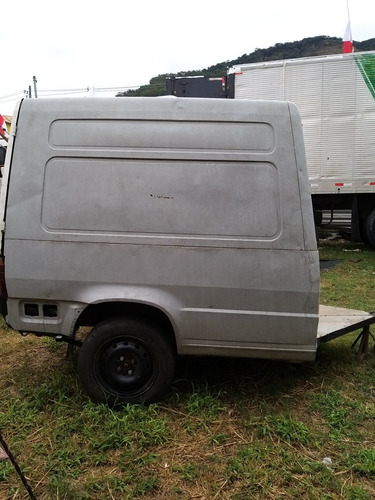 Imagem 1 de 4 de Carretinha Baú/fechada 3200