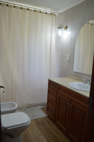 Imagen 13 de 16 de Casa En Bosque Peralta Ramos Para 2 Adultos Y Hasta 2 Niños