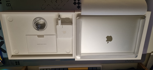 Macbook Pro 13 Chip M2 2022 (Usado)
