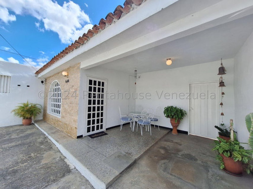 Casa En Venta Yucatan , Zona Norte Barquisimeto, Amplia, Tanque Subterraneo, Mls 24-22024 Dh