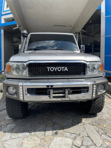 Imagen 2 de 11 de Toyota Land Cruiser Machito