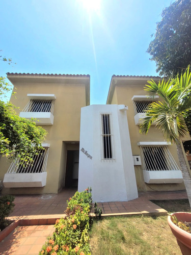 Cómoda Casa De Uso Residencial O Comercial, En Plena Av. Bolívar De Lechería