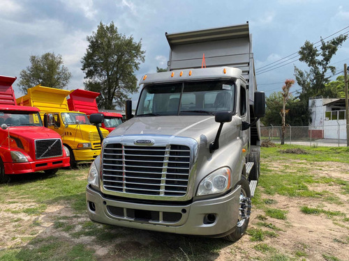 Imagen 3 de 13 de Camion De Volteo De 14 Mts Cabina Freightliner Cascadia