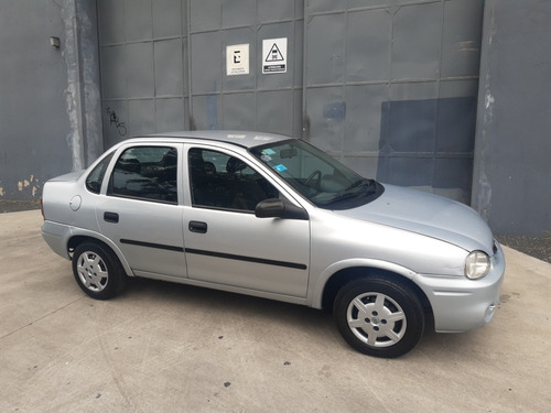 Imagen 5 de 12 de Chevrolet Corsa 2008 1.6 Classic Super Pkele