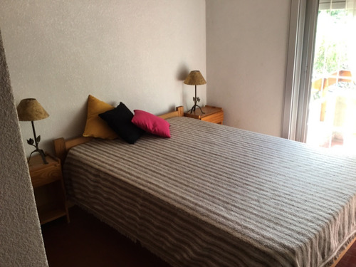 Imagen 7 de 17 de Duplex 200m Del Mar. Parque 300m. 2 Dormitorios. 2 Baños. Parrilla. Alarma. Amueblado. Espacio Auto. Dueño Directo.