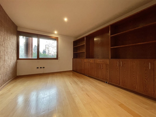 En Condominio: Vía Aurora, Lo Curro, 2.400 M2 Terreno