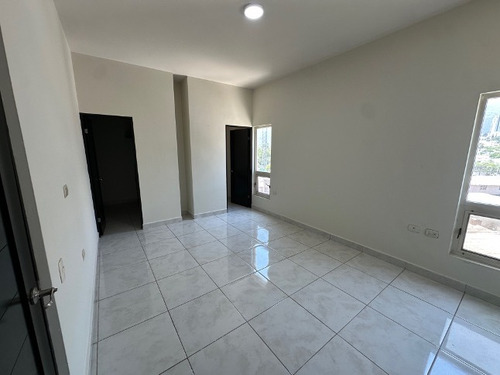 Amplio Departamento, Con Privilegiada Ubicacion Sobre Ave. Lazaro Cardenas En Monterrey