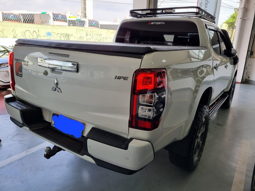 Mitsubishi L200 2.4 Triton Sport Hpe Cab. Dupla 4x4 Aut. 4p 6 marchas