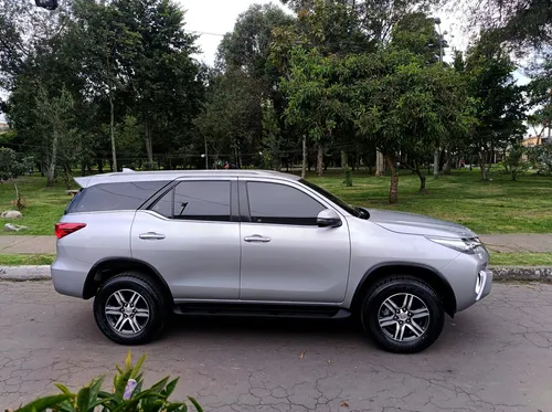 Toyota Fortuner 2.7l Mid