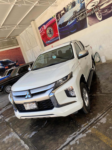 Imagen 1 de 13 de Mitsubishi L200 2020 2.4 Cabina Doble 4x2 Mt