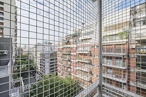 Piso De Cuatro Ambientes Con Cochera En Barrio Norte