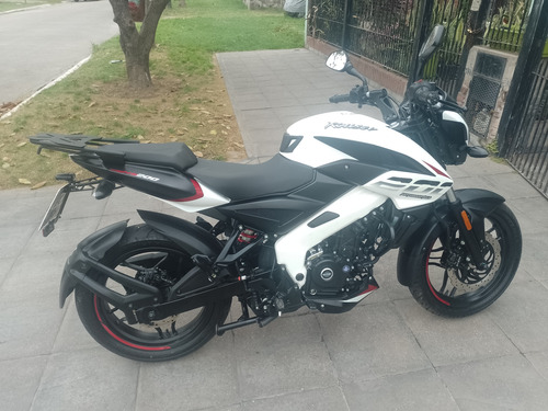 Rouser Ns200