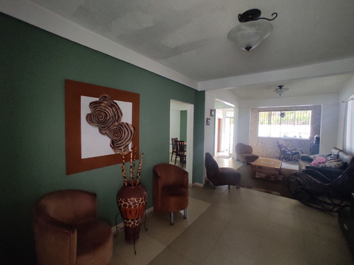 Best House Vende Hermosa Y Amplia Casa Ubicada La Urbanizacion Colinas De Carrizal