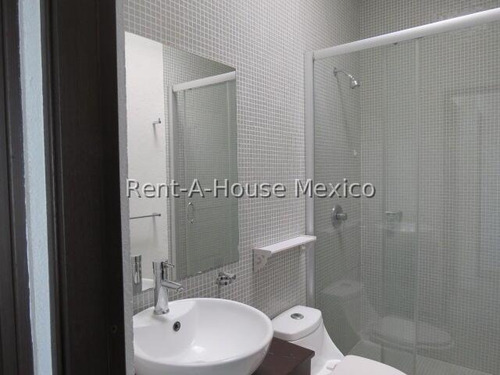 Casa De 3 Recamaras Con Baño Cada Una, Renta - Zibata | Ml