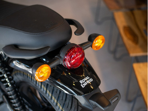 Imagen 12 de 25 de Royal Enfield Hntr 350 Rebel Red Reserva Hoy