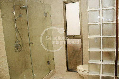 Casa En Venta De 5 Dorm. En Las Condes