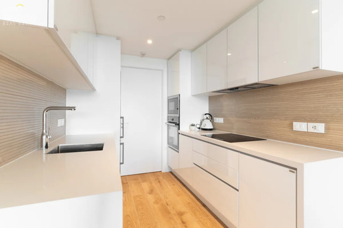 Apartamento En Alquiler, Torre Lobos, Punta Del Este, Playa Brava.