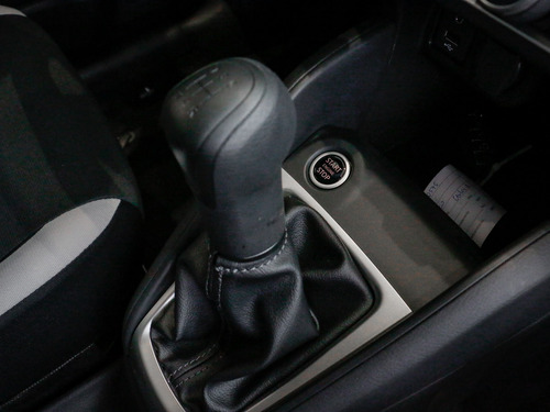 Imagem 12 de 14 de Nissan Versa Sense 1.6 (flex)