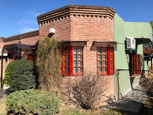 Casa 5 Ambientes Venta Hurlingham Parque Pileta