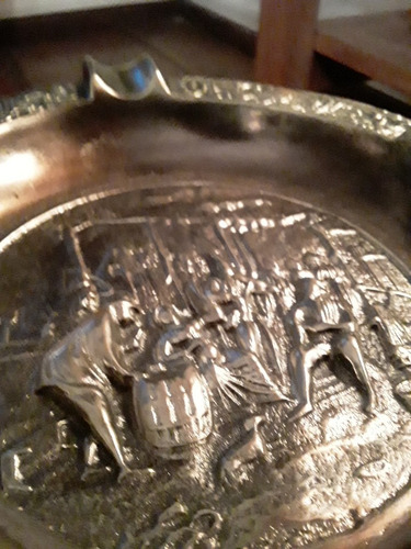 Antiguo Cenicero De Bronce Labrado. 800 Gramos. (Usado)