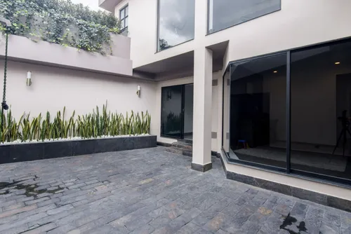 Casa En Venta En Calatrava. Cod V5907