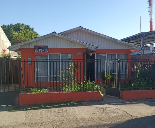 Casa De Un Piso Con Amplio Terreno, Avda. Colón