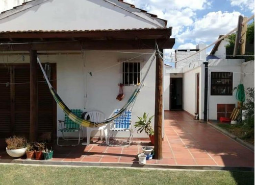 Casa En Venta - 3 Dormitorios 2 Baños - Cochera - 300mts2 - Necochea