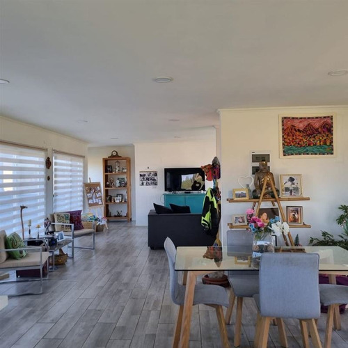 Imagen 13 de 22 de A Minutos De Frutillar Se Vende Linda Y Cómoda Casa