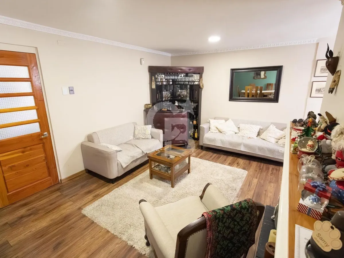 Imagen 4 de 20 de Casa En Las Condes: Quincho, Piscina Y Luz Natural