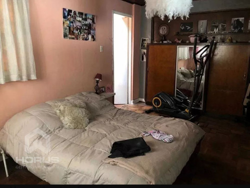Casa En Venta De 4 Dorm. En Recoleta