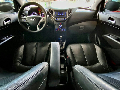 Imagem 10 de 13 de Hyundai Hb20s 2016 1.6 Comfort Plus Flex Aut. 4p