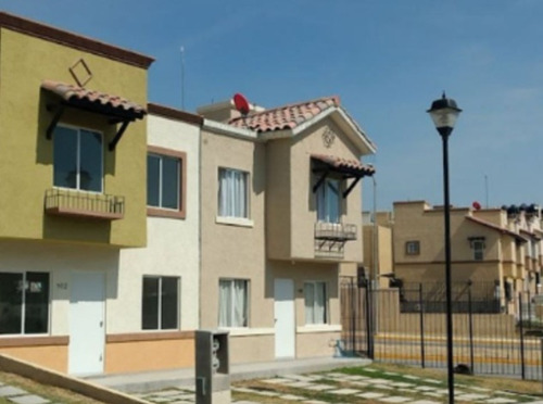 Venta De Casa En Fracc. Real De Castilla Ii, Atotonilco De Tula, Hidalgo. Hmb74