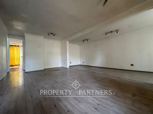 Amplia Propiedad En Sector Residencial Con Excelen...