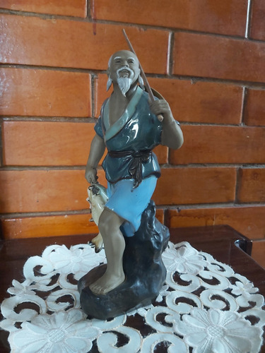 Figura De Pescador En Fina Porcelana China Policromada
