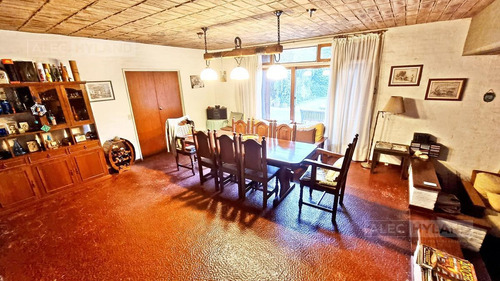 Imagen 6 de 16 de Casa Con Pileta Para Reciclar En Venta En Barrio Parque Aguirre, Acassuso, San Isidro