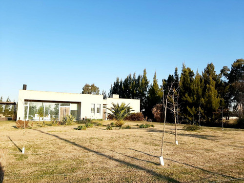 Casa En Venta - 2 Dormitorios 2 Baños - Cochera - Chacras De Uribelarrea, Uribelarrea, Cañuelas.