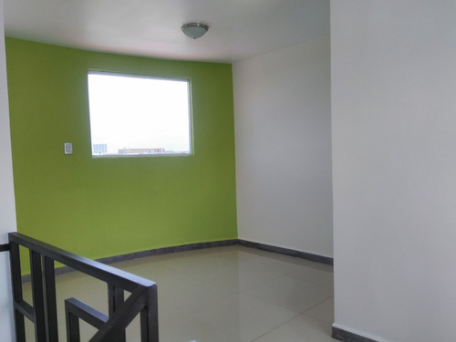 Imagen 11 de 14 de Casa Moderna De 3 Recamaras, Cuarto De Juego Y Terraza